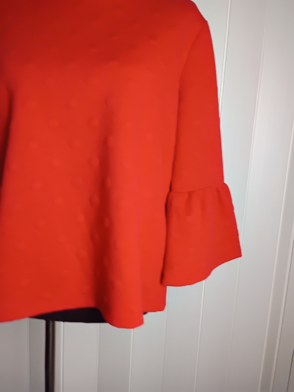 W5 Red Textured Bell-Sleeve Tunic Top - Picture 4 of 11
